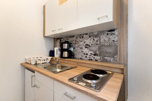 Fridge, microwave, stovetop, coffee/tea maker
