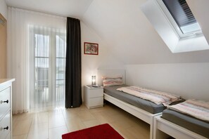 2 bedrooms, free WiFi, bed sheets - Apartment 'Rosi' with Balcony and Wi-Fi (Ihrlerstein)