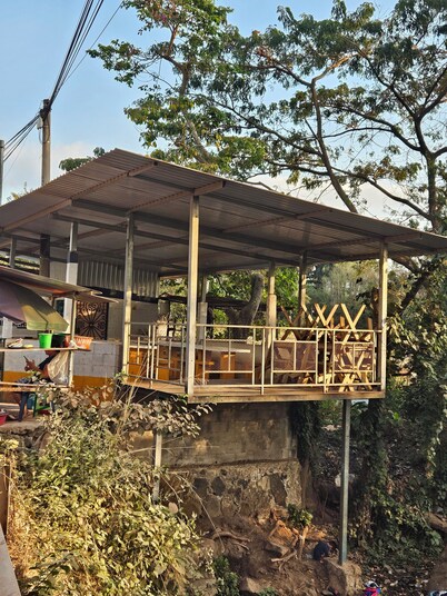 Modern House near a river "La Casita Cruz"