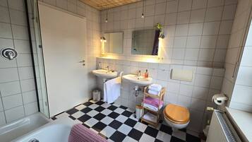 Bruser, hårtørrer, håndklæder