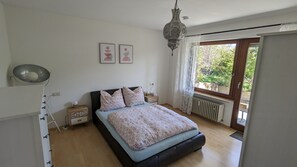 1 habitación, escritorio, wifi gratis y ropa de cama 