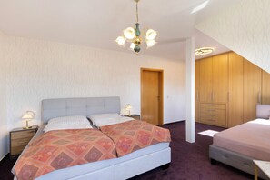 1 bedroom, free WiFi, bed sheets - Apartment 'Ferienwohnung Mit Charme' with Private Garden and Wi-Fi (Peitz)