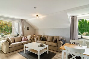 TV - Apartment 'Lotte' with Shared Terrace, Shared Garden and Wi-Fi (Detern)