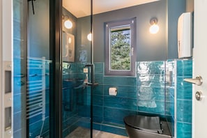 Shower, towels