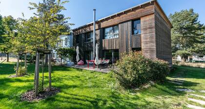 Holiday Home 'Ferienhaus Am Grimnitzsee' with Private Terrace, Private Garden and Wi-Fi