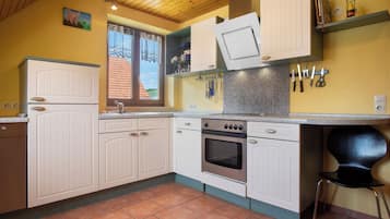 Frigorífico, horno, placa de cocina y lavavajillas