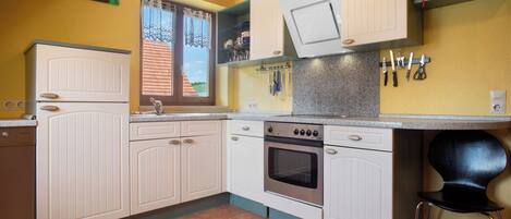Geladeira, fogão, cooktop, lava-louças
