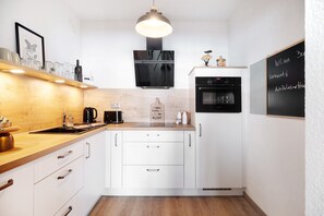 Kühlschrank, Ofen, Herdplatte, Geschirrspüler