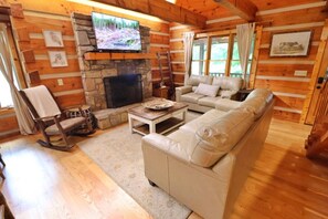 Una Smart TV, una chimenea