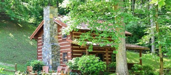 The Cove: Log Cabin! Pet Friendly! Fire Pit!