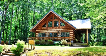 The Hilltop: Nature Escape with Panoramic Views, Grill, Firepit, Pet Friendly