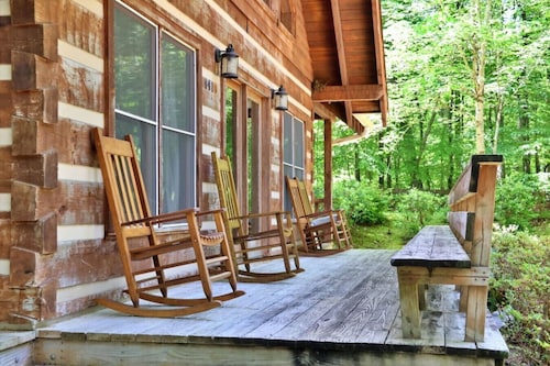 The Hilltop: 6 Minutes to Hiking, Casino & Golf