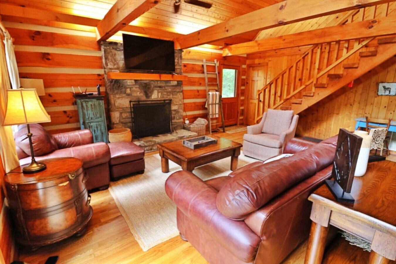 Una Smart TV, una chimenea