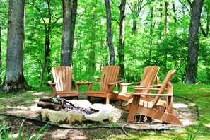 Property grounds - The Ridge: Fire Pit, Screened Porch, Scenic Views, Gas Grill, Full Kitchen, Pet-Friendly (Whittier)