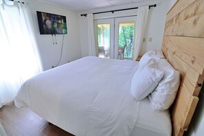 4 bedrooms, iron/ironing board, free WiFi, bed sheets - The Ridge: 6 mins to Casino+PetFriendly+Gas Grill (Whittier)