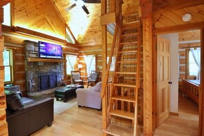 Smart TV, fireplace - The Ridge: Fire Pit, Screened Porch, Scenic Views, Gas Grill, Full Kitchen, Pet-Friendly (Whittier)