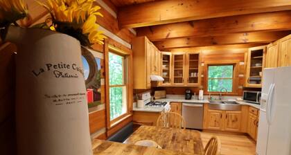 The Ridge: Fire Pit, Screened Porch, Scenic Views, Gas Grill, Full Kitchen, Pet-Friendly