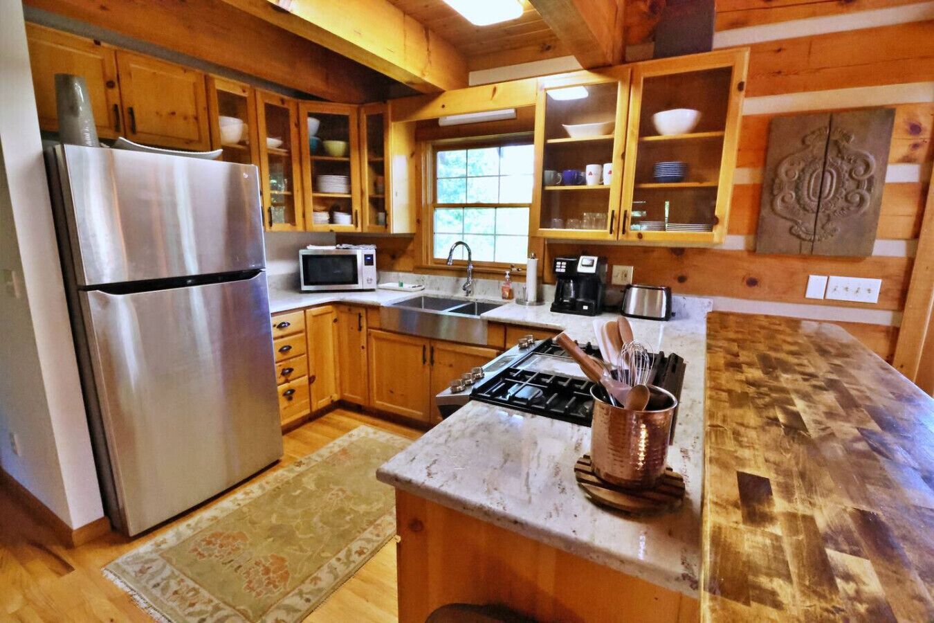 Kylskåp, mikrovågsugn, ugn och spishäll