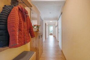 Interior - Apartment 'Zum Moseltal' with Private Garden, Balcony and Wi-Fi (Raversbeuren)