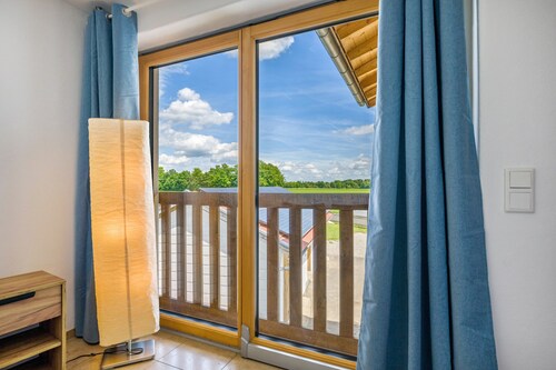 Ferienwohnung mit Bergblick, privater Terrasse und WLAN