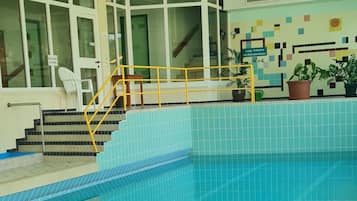 Innenpool, beheizter Pool