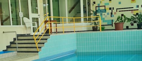 Innenpool, beheizter Pool