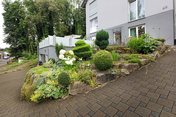 Property grounds - Apartment 'Milita' with Private Terrace, Balcony and Wi-Fi (Lörrach)