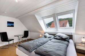 2 bedrooms, free WiFi, bed sheets - Apartment 'Ferienwohnung Im Ländle' with Mountain View and Wi-Fi (Reutlingen)