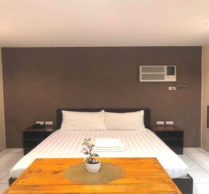 Deluxe Double Room | Bed sheets - Camarin Prime Hotel (Caloocan)