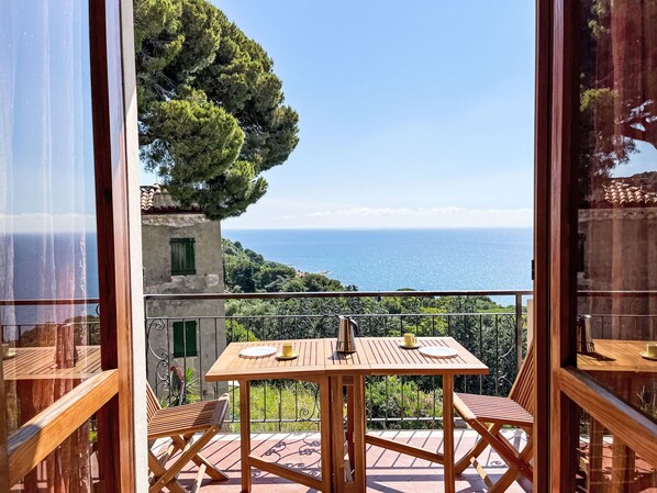 Outdoor dining - 11 Edera by Interhome (San Lorenzo al Mare)