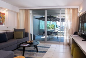 Smart TV - Beachfront Apartment (Noosa)