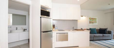 Fridge, microwave, stovetop, dishwasher