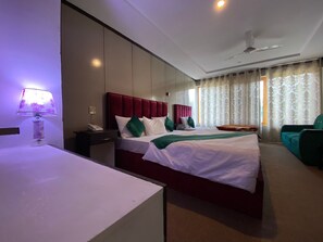 Standard háromágyas szoba | Íróasztal és ingyenes wifi