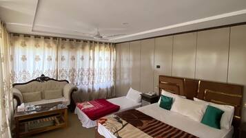 Tremannsrom – standard | Skrivebord og wi-fi (inkludert)