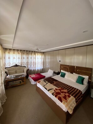 Standard háromágyas szoba | Íróasztal és ingyenes wifi