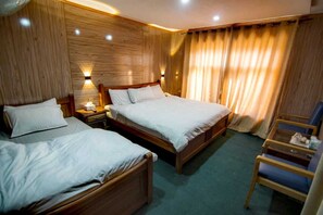 Standard Triple Room | Desk, free WiFi