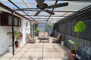 Terrace/patio - Charming 3BR House, Close To The Beach (Cancún)