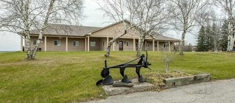 Luxury 3 Bedrooms Guest House In King City