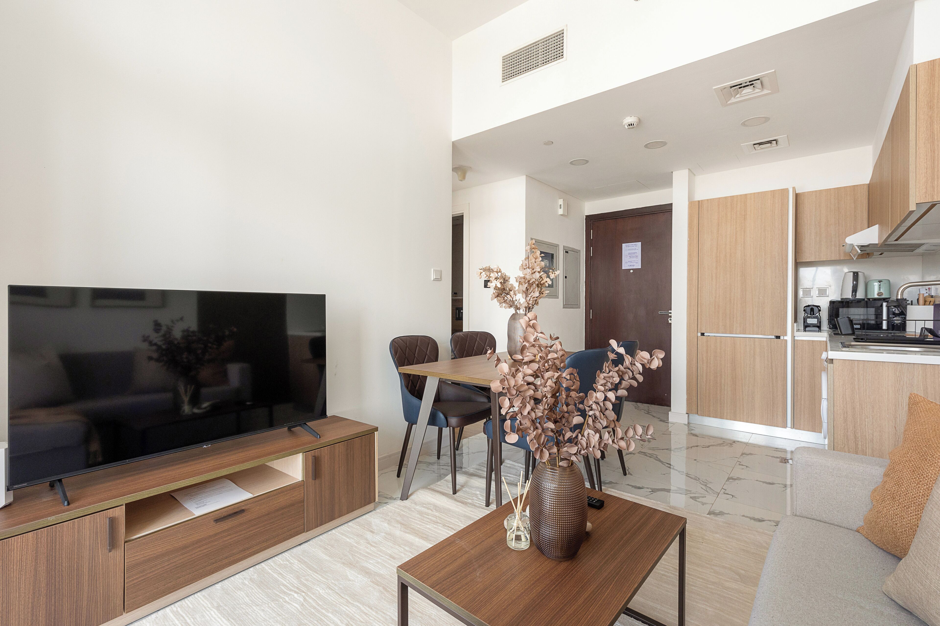 Apartemen Superior | Area keluarga | Smart TV 50-inci dengan saluran TV digital