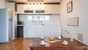 Habitación básica, 2 habitaciones (Royal sweet) | 1 habitación y wifi gratis