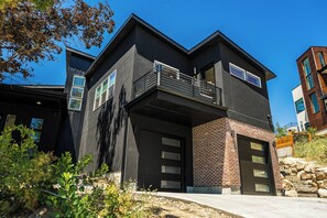 Exterior - #StayinMyDistrict NEBoise HOTTUB (Boise)