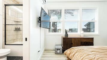 1 bedroom, iron/ironing board, travel cot, WiFi