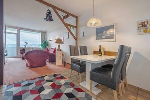 Dining - Holiday Apartment 'Harz Stube' with Mountain View, Balcony and Wi-Fi (Goslar)