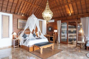 One Bedroom Grand Suite Pool Villa | Ylelliset vuodevaatteet, tallelokero huoneessa, työpöytä, ilmainen Wi-Fi