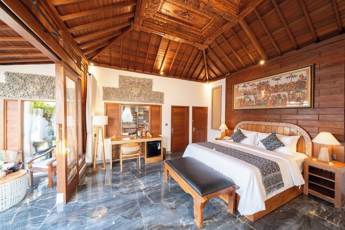 One Bedroom Villa Rice Field View | Luxe beddengoed, een kluis op de kamer, een bureau, gratis wifi