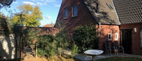 المنطقة المحيطة بالمنشأة