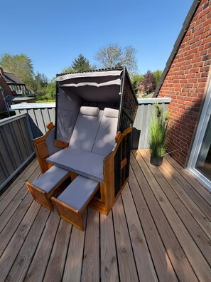 Terrace/patio - Holiday Home 'Haus Seeluft' with Private Terrace, Shared Garden and Wi-Fi (Sankt Peter-Ording)