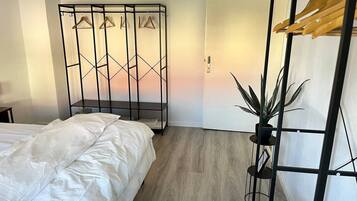 3 slaapkamers, een bureau, een strijkplank/strijkijzer, gratis wifi