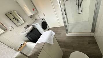 Hårføner og håndklær