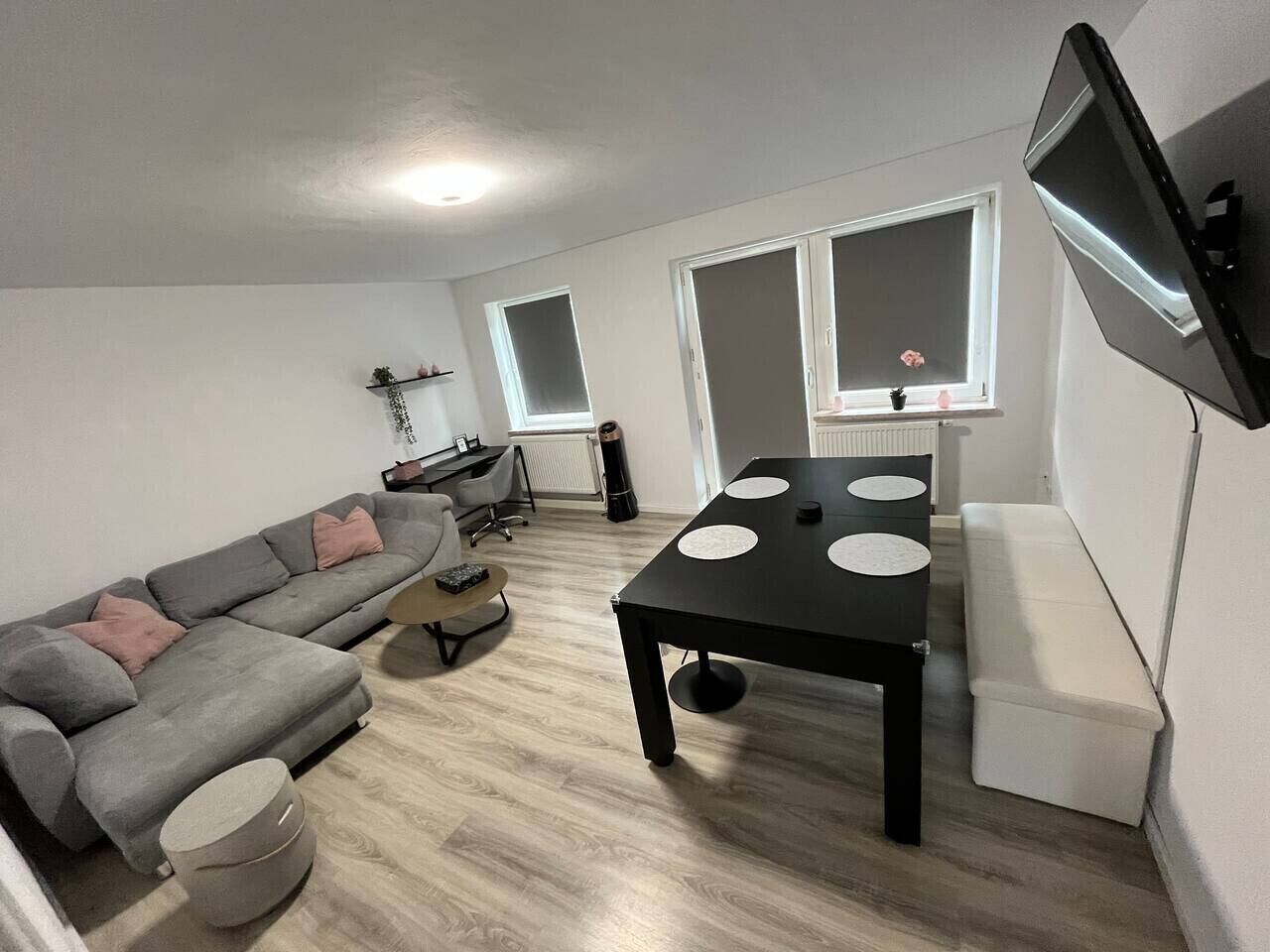 Een smart-tv, videogames en een stereo